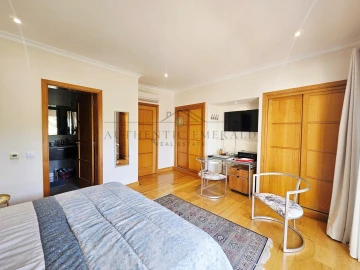 Moradia T4 para Venda em Quarteira