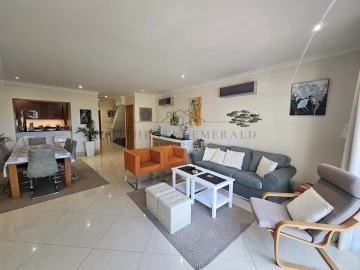 Moradia T4 para Venda em Quarteira