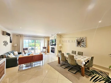 Moradia T4 para Venda em Quarteira