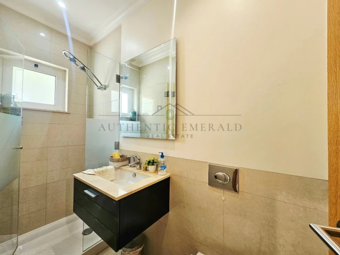 Moradia T4 para Venda em Quarteira Foto 11