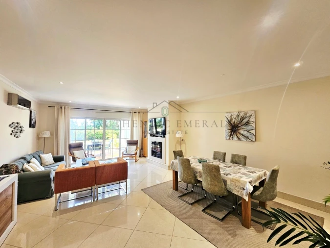 Moradia T4 para Venda em Quarteira Foto 3