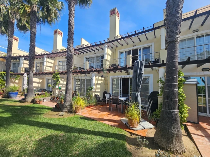 Moradia T4 para Venda em Quarteira