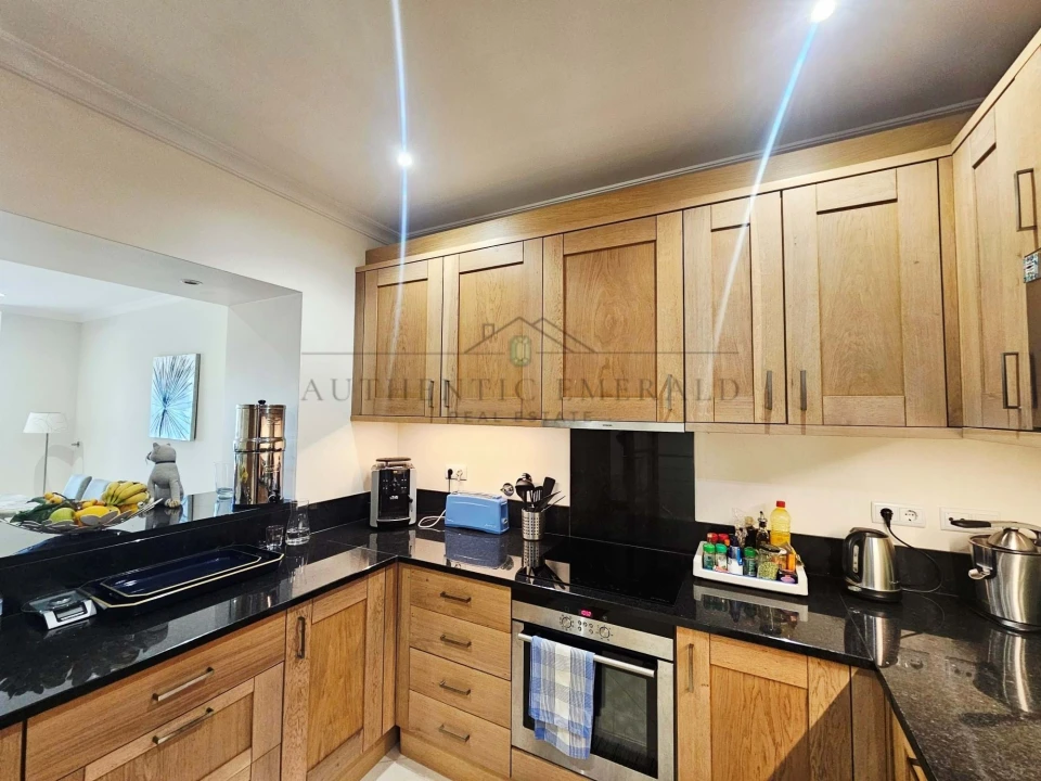 Moradia T4 para Venda em Quarteira Foto 6