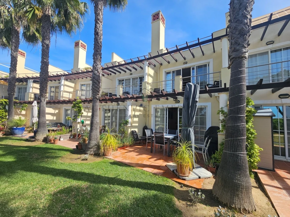 Moradia T4 para Venda em Quarteira Foto 1