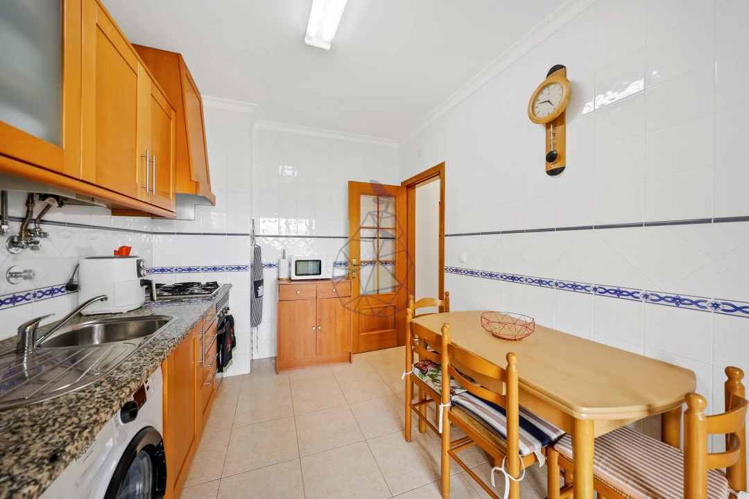 Apartamento T2 para Venda em Portimão Foto 9