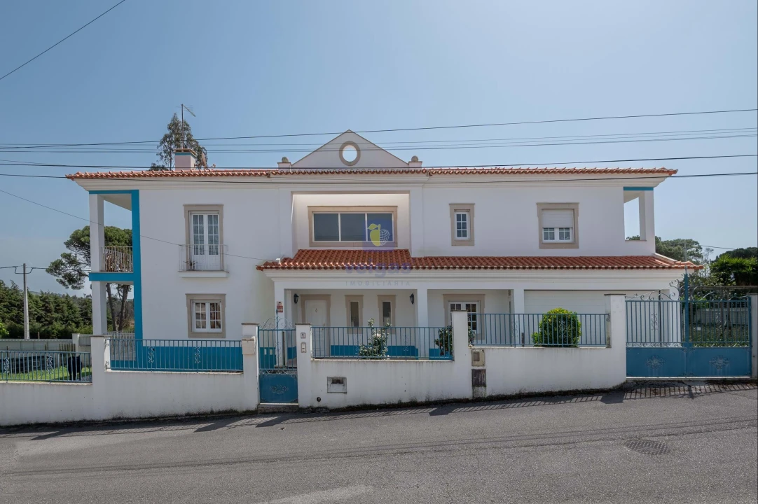 Moradia T5 para Venda em Santa Maria, São Pedro e Sobral da Lagoa Foto 1