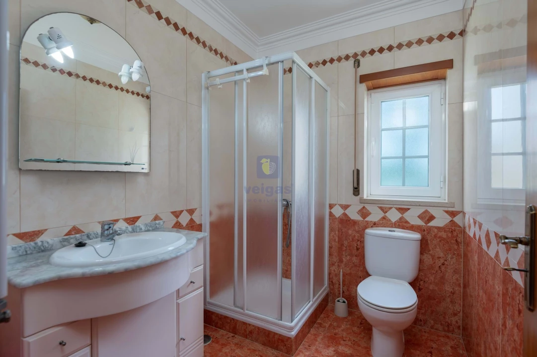 Moradia T5 para Venda em Santa Maria, São Pedro e Sobral da Lagoa Foto 31