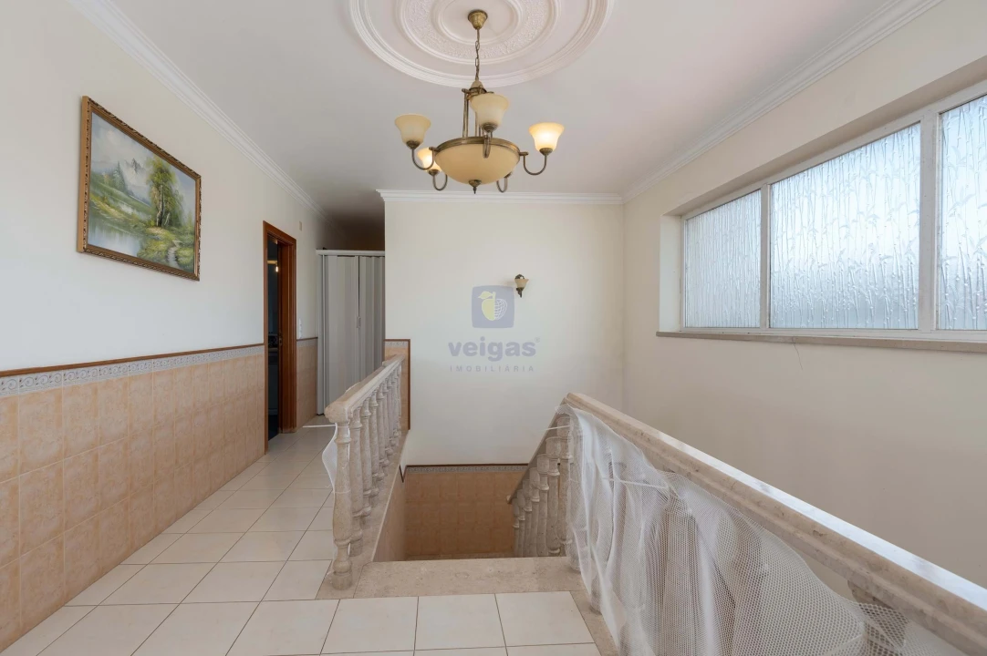 Moradia T5 para Venda em Santa Maria, São Pedro e Sobral da Lagoa Foto 45