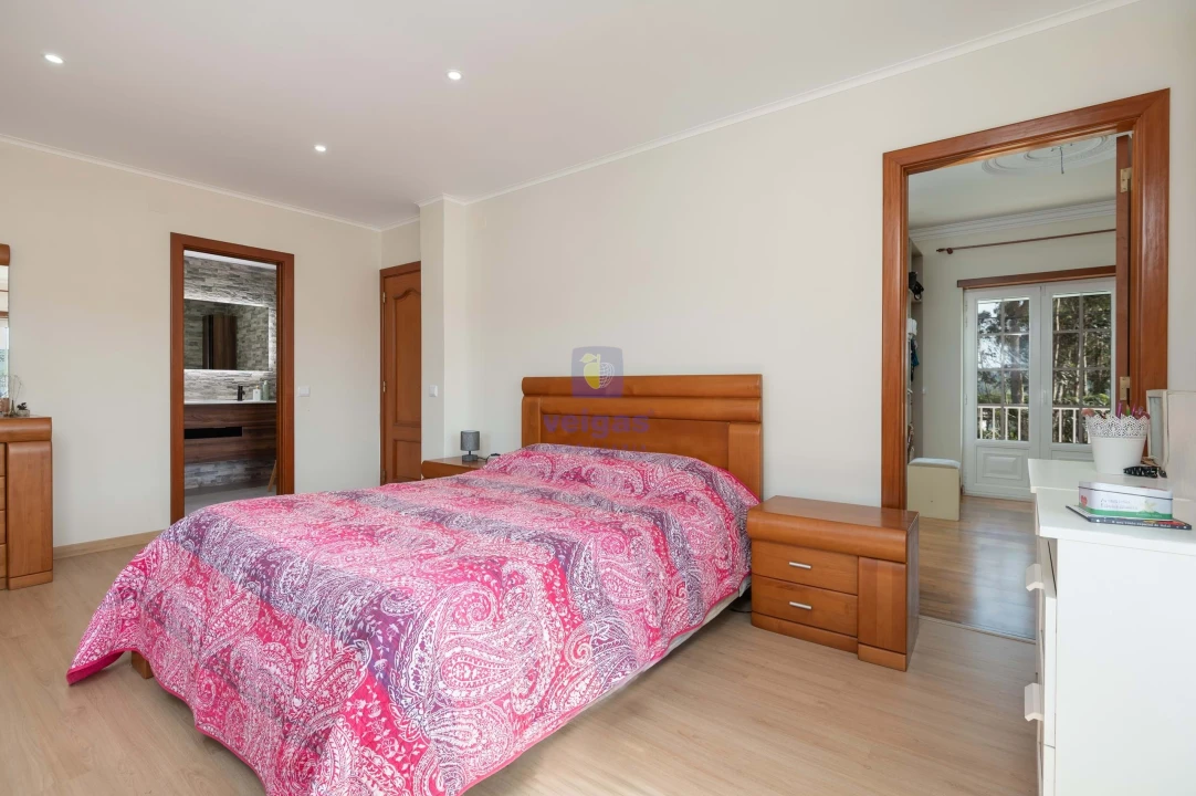 Moradia T5 para Venda em Santa Maria, São Pedro e Sobral da Lagoa Foto 58