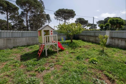 Moradia T5 para Venda em Santa Maria, São Pedro e Sobral da Lagoa