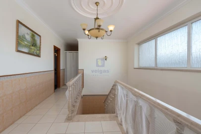 Moradia T5 para Venda em Santa Maria, São Pedro e Sobral da Lagoa