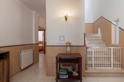 Moradia T5 para Venda em Santa Maria, São Pedro e Sobral da Lagoa