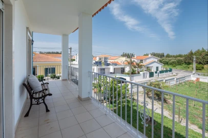 Moradia T5 para Venda em Santa Maria, São Pedro e Sobral da Lagoa