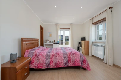 Moradia T5 para Venda em Santa Maria, São Pedro e Sobral da Lagoa