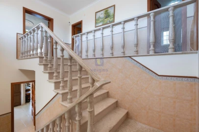 Moradia T5 para Venda em Santa Maria, São Pedro e Sobral da Lagoa