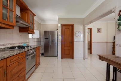 Moradia T5 para Venda em Santa Maria, São Pedro e Sobral da Lagoa