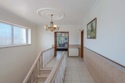 Moradia T5 para Venda em Santa Maria, São Pedro e Sobral da Lagoa