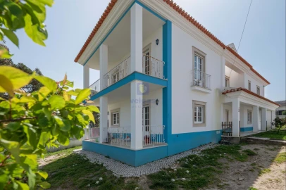 Moradia T5 para Venda em Santa Maria, São Pedro e Sobral da Lagoa