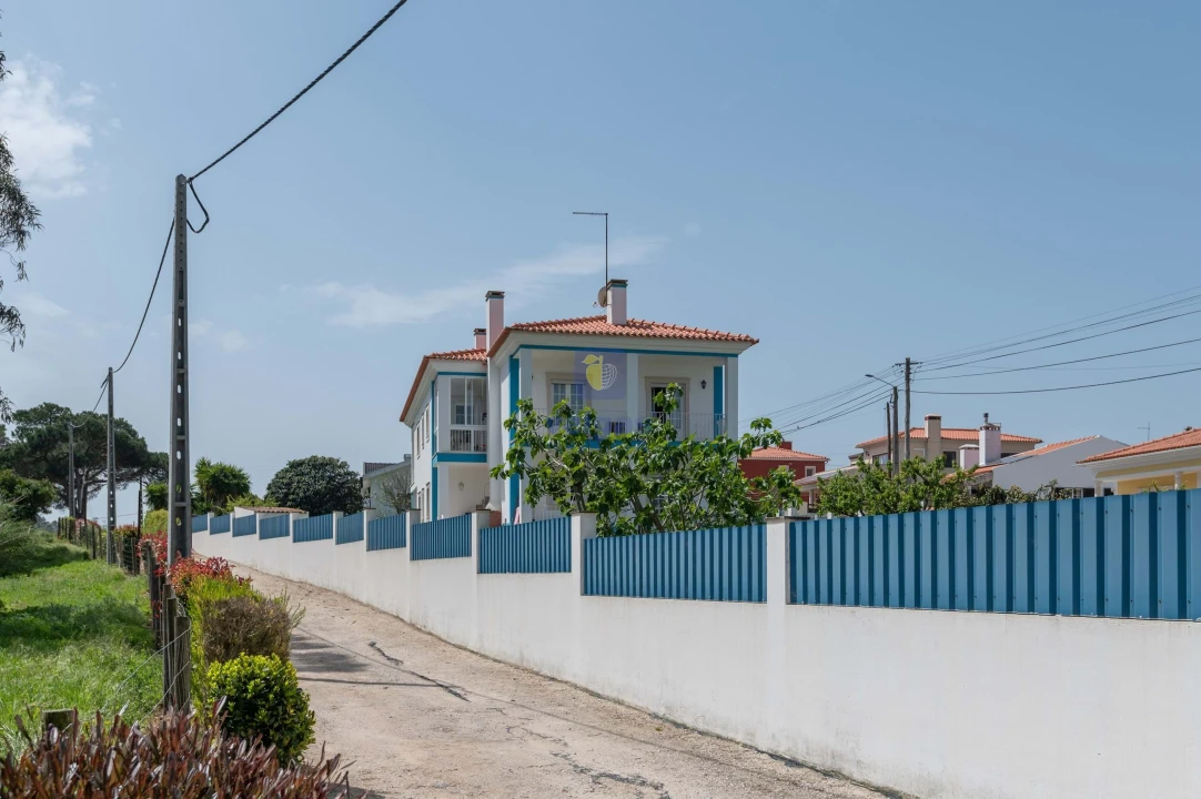 Moradia T5 para Venda em Santa Maria, São Pedro e Sobral da Lagoa Foto 12