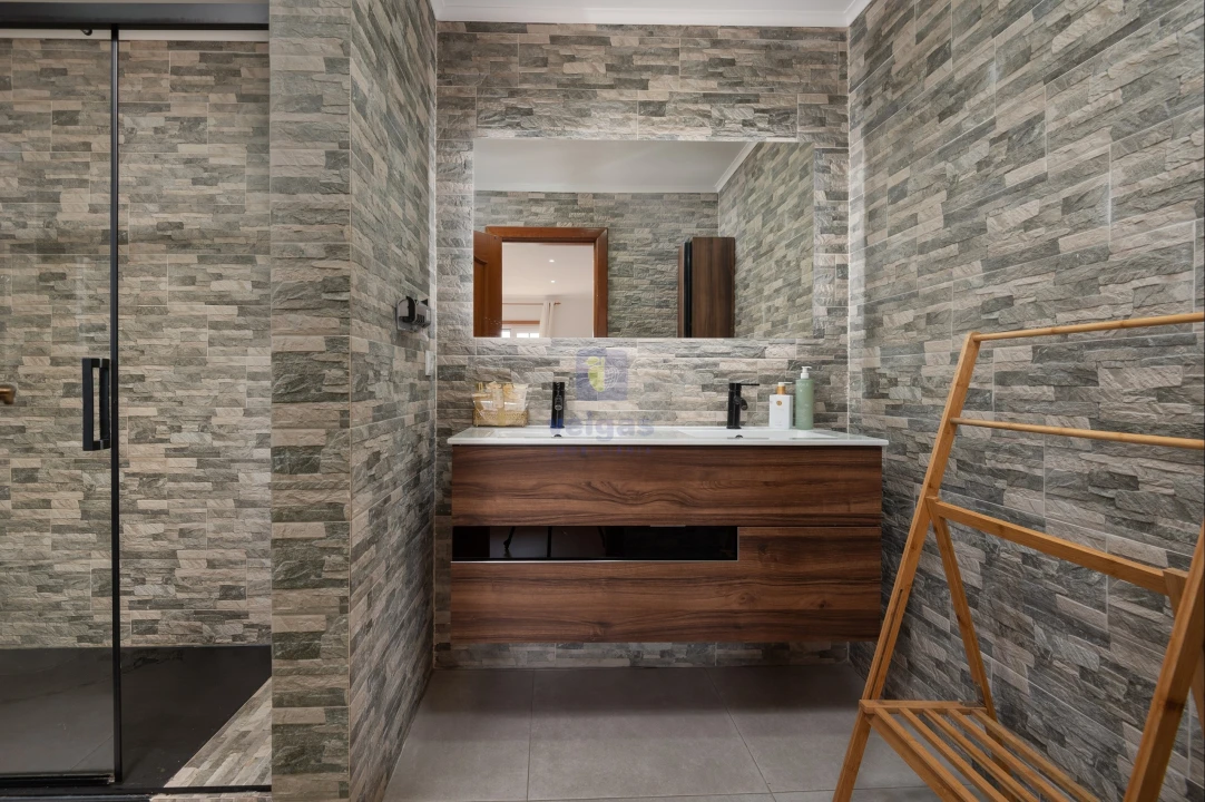 Moradia T5 para Venda em Santa Maria, São Pedro e Sobral da Lagoa Foto 51