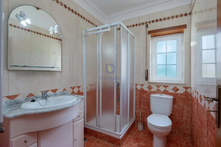 Moradia T5 para Venda em Santa Maria, São Pedro e Sobral da Lagoa Foto 31