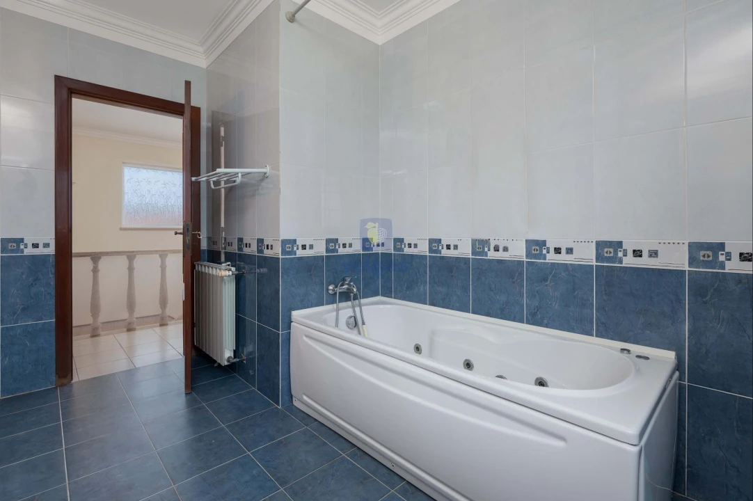 Moradia T5 para Venda em Santa Maria, São Pedro e Sobral da Lagoa Foto 47