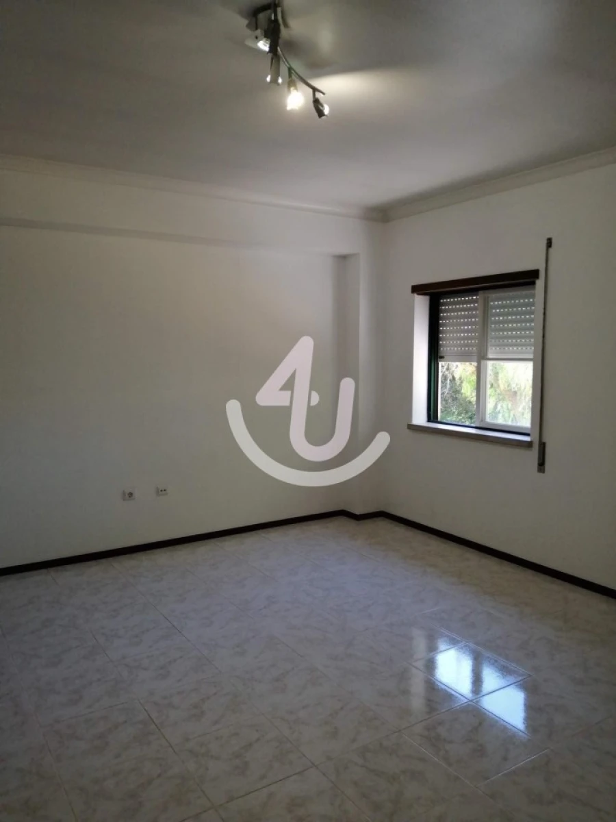 Apartamento T2 para Venda em Alcobaça e Vestiaria Foto 2