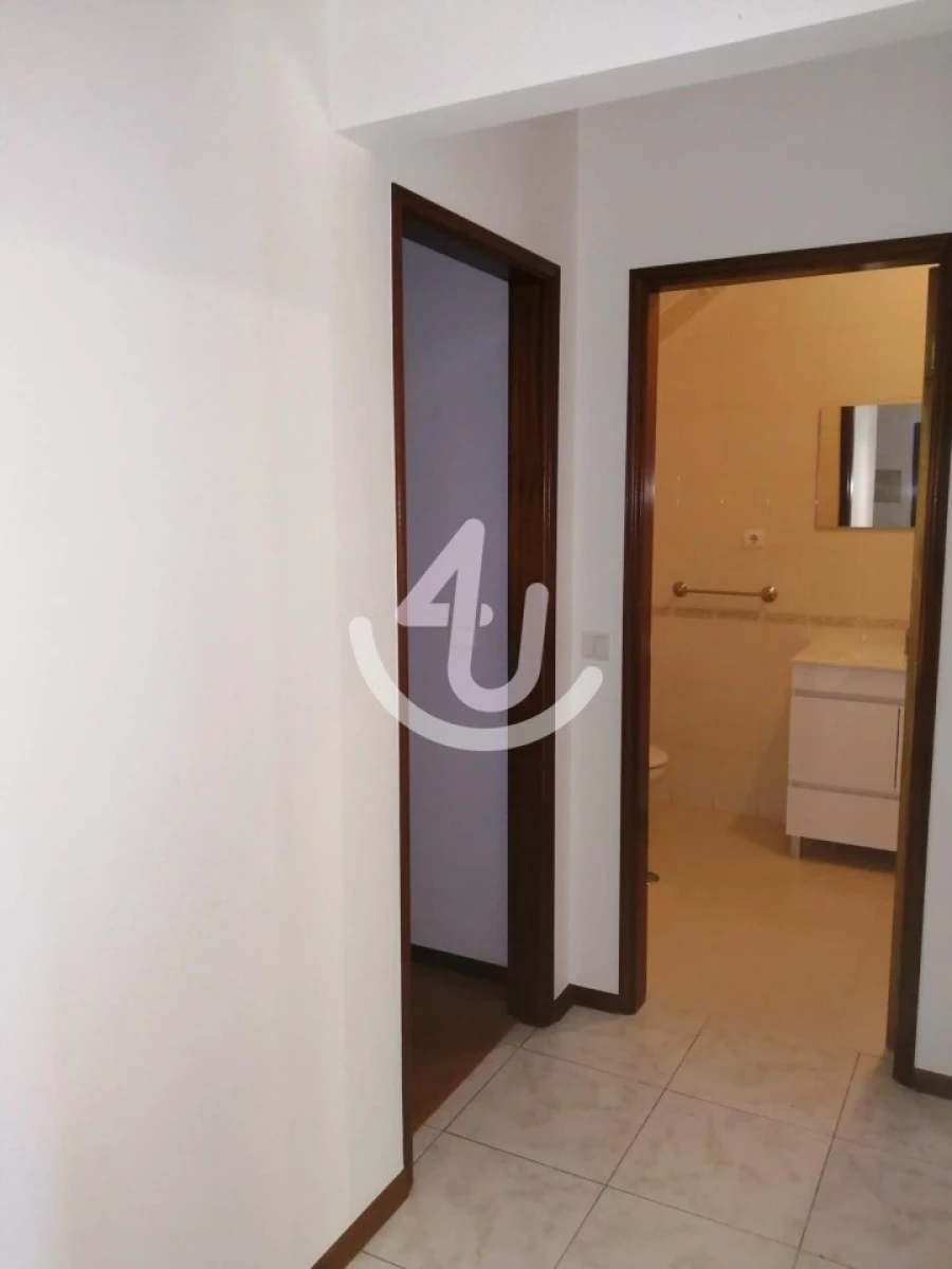 Apartamento T2 para Venda em Alcobaça e Vestiaria Foto 6