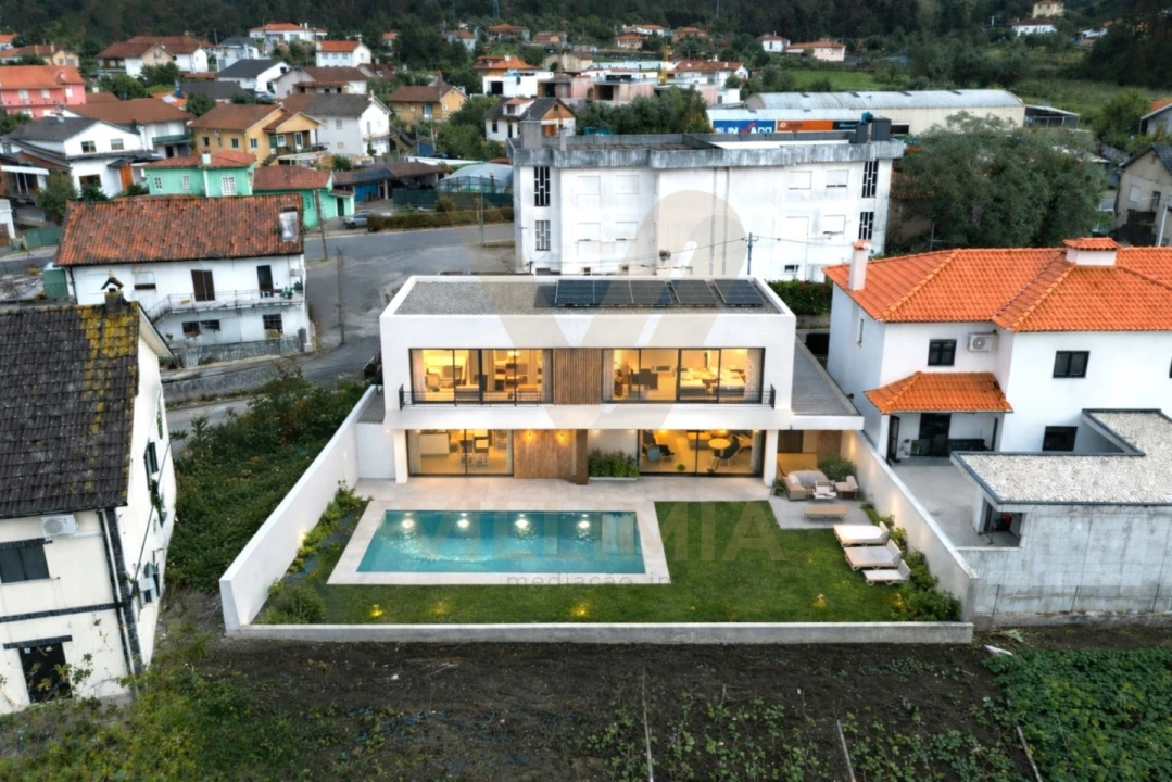 Terreno para Venda em Correlhã Foto 3