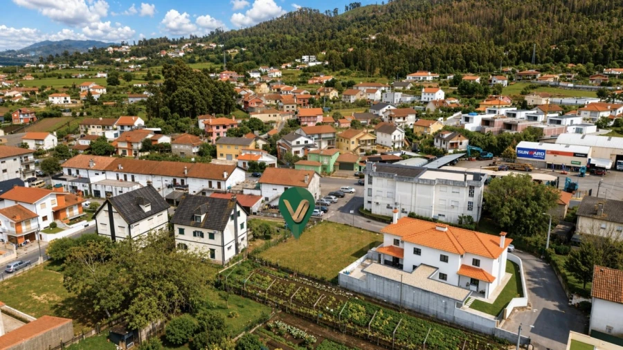 Terreno para Venda em Correlhã Foto 2