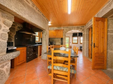 Moradia T2 para Venda em Subportela, Deocriste e Portela Susã