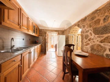 Moradia T2 para Venda em Subportela, Deocriste e Portela Susã