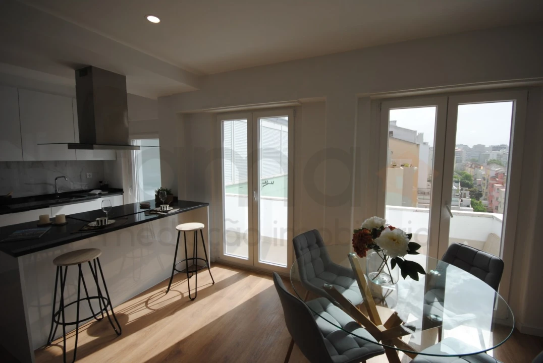 Apartamento T3 para Venda em Benfica Foto 3