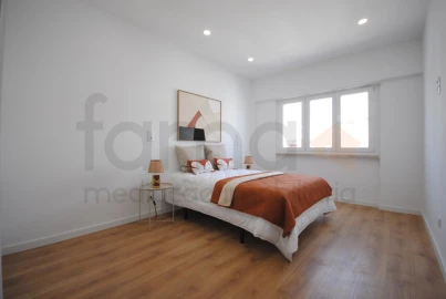 Apartamento T3 para Venda em Benfica
