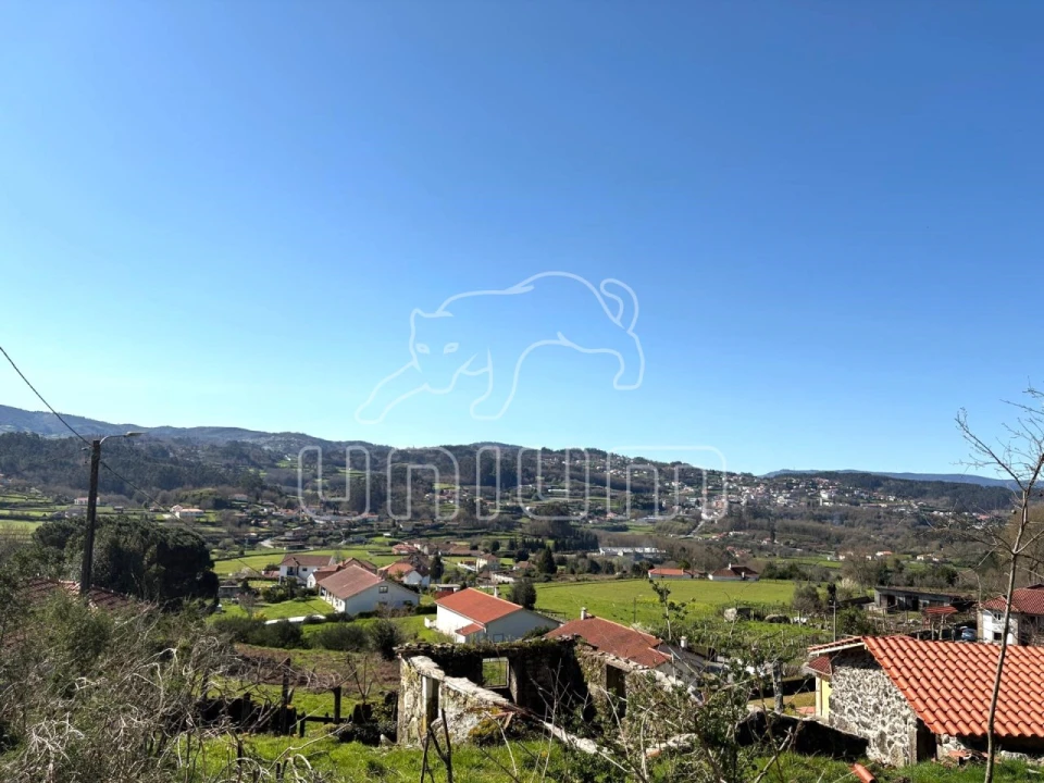 Terreno para Venda em Padornelo Foto 1