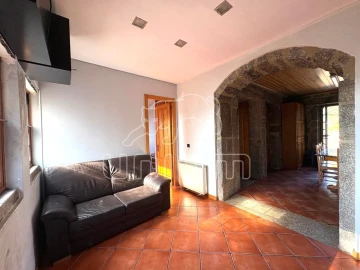 Moradia T3 para Venda em Subportela, Deocriste e Portela Susã