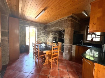 Moradia T3 para Venda em Subportela, Deocriste e Portela Susã