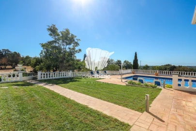 Moradia T6 para Venda em Conceição e Estoi