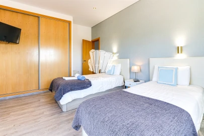 Moradia T6 para Venda em Conceição e Estoi