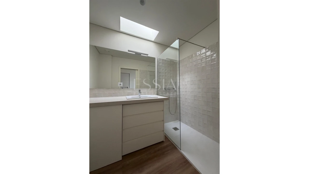 Apartamento T1 para Venda em Lordelo do Ouro e Massarelos Foto 11