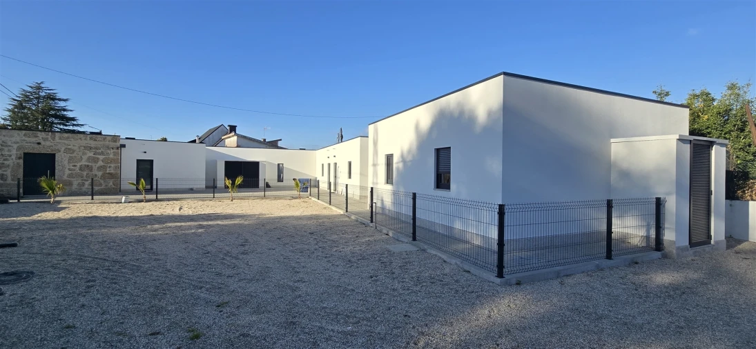 Moradia T6 para Venda em Antas e Abade de Vermoim Foto 2