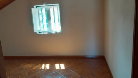 Moradia T2 para Venda em Melo e Nabais