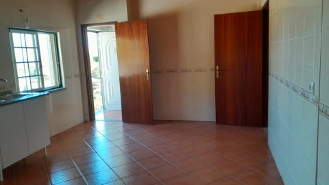 Moradia T2 para Venda em Melo e Nabais