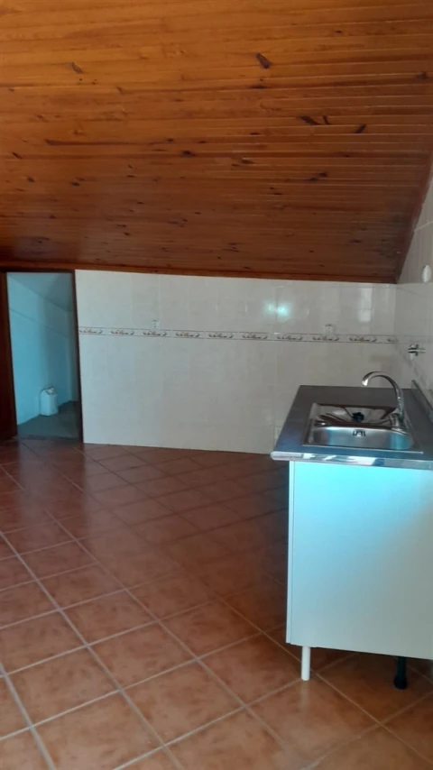 Moradia T2 para Venda em Melo e Nabais