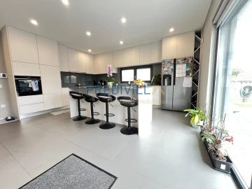 Moradia T4 para Venda em Touguinha e Touguinhó