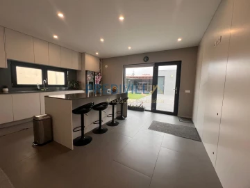 Moradia T4 para Venda em Touguinha e Touguinhó