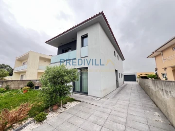 Moradia T4 para Venda em Touguinha e Touguinhó