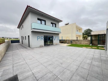 Moradia T4 para Venda em Touguinha e Touguinhó