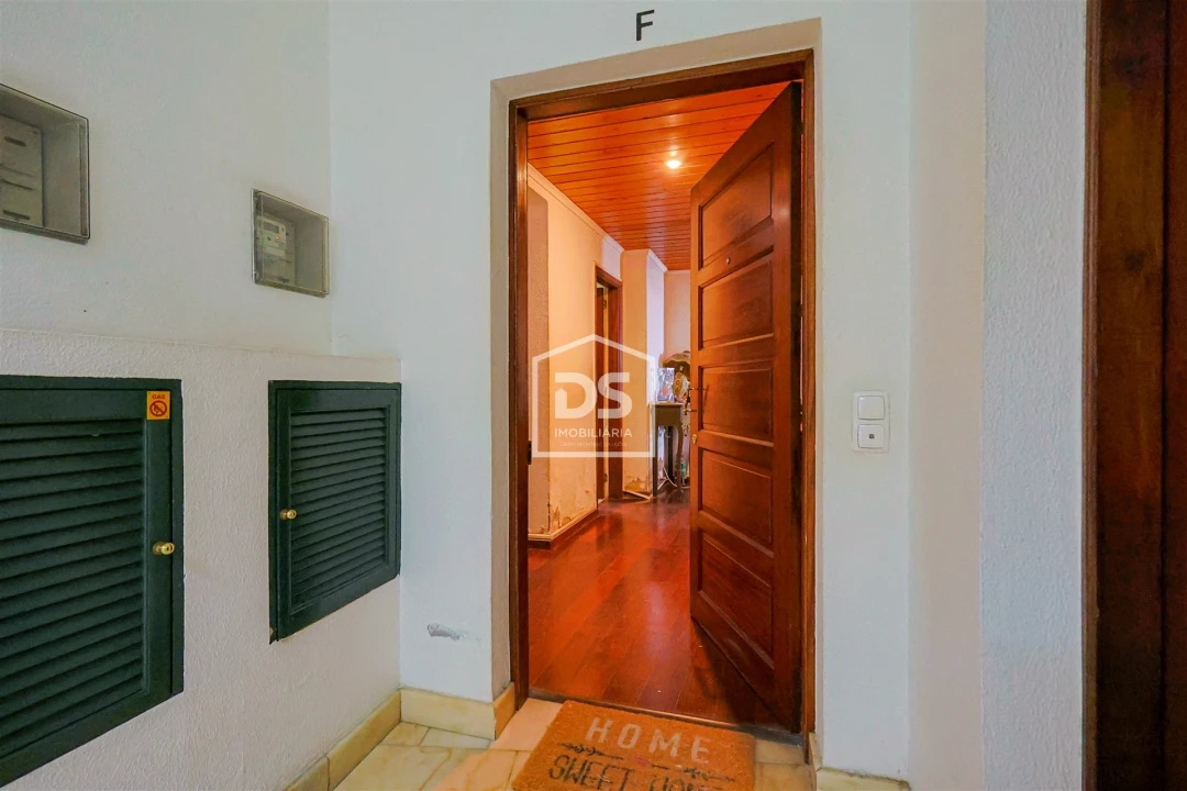 Apartamento T2 para Venda em Caniço Foto 3