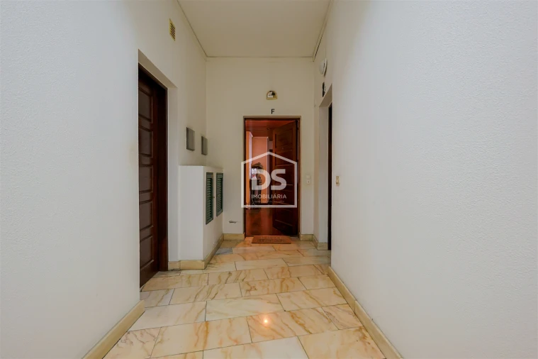 Apartamento T2 para Venda em Caniço Foto 2